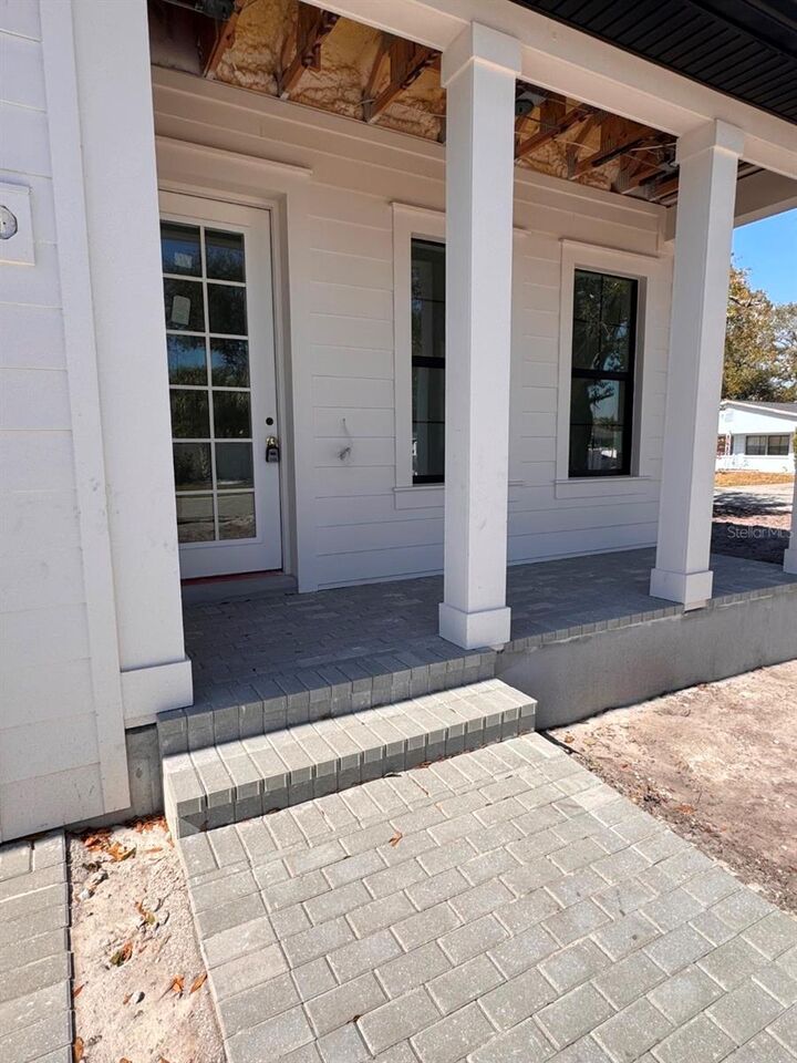 Property Photo:  2936 W Rogers Avenue  FL 33611 