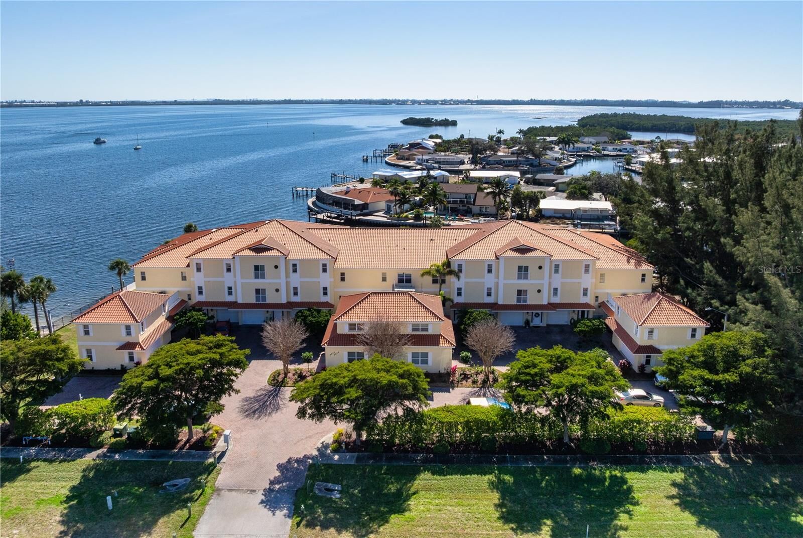 Property Photo:  9923 Manatee Avenue W  FL 34209 