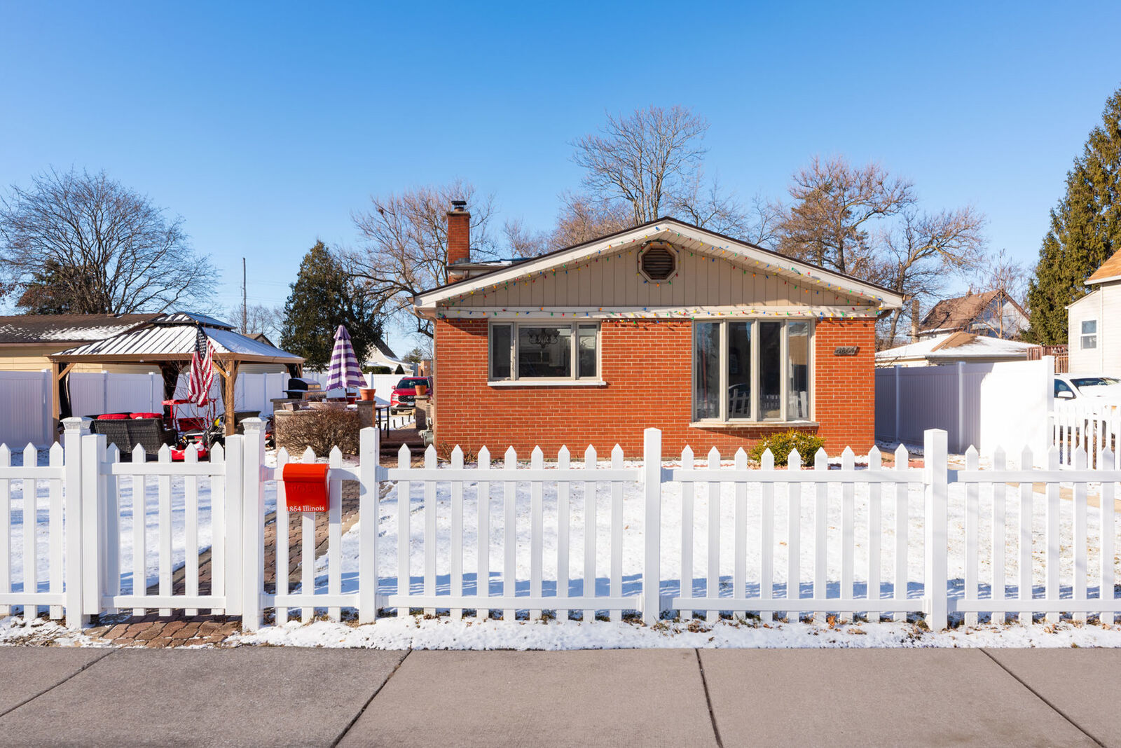 Property Photo:  1864 Illinois Street  IL 60018 