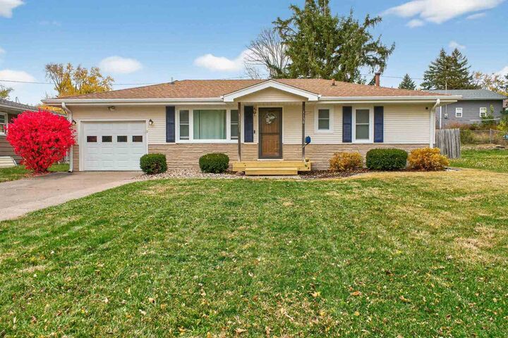 Property Photo:  1136 4th Avenue N  IA 52732 