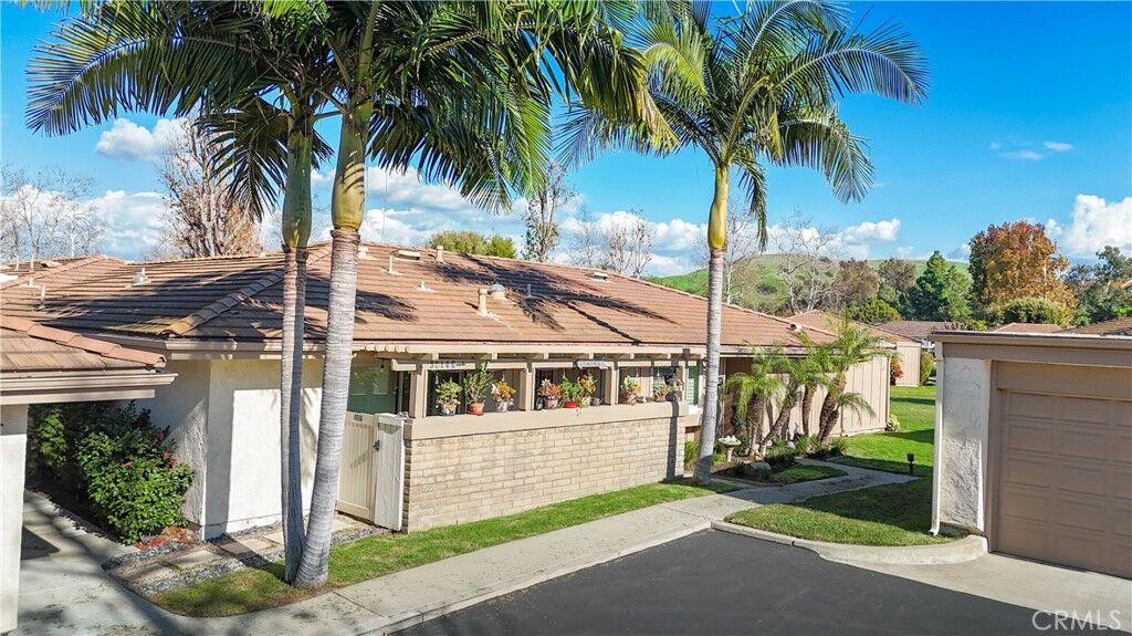 Property Photo:  32146 Via Barrida  CA 92675 