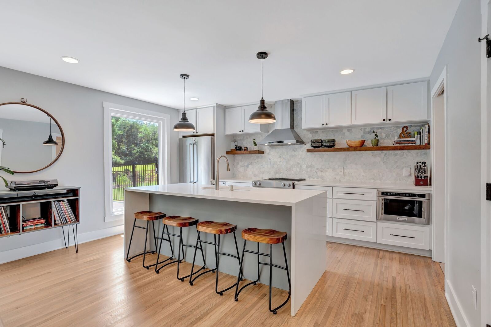 Property Photo:  717 Starlit Rd  TN 37205 