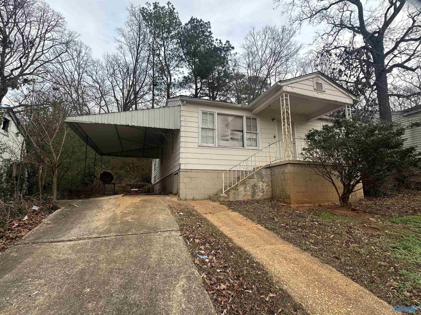Property Photo:  2921 Walnut Avenue  AL 36201 