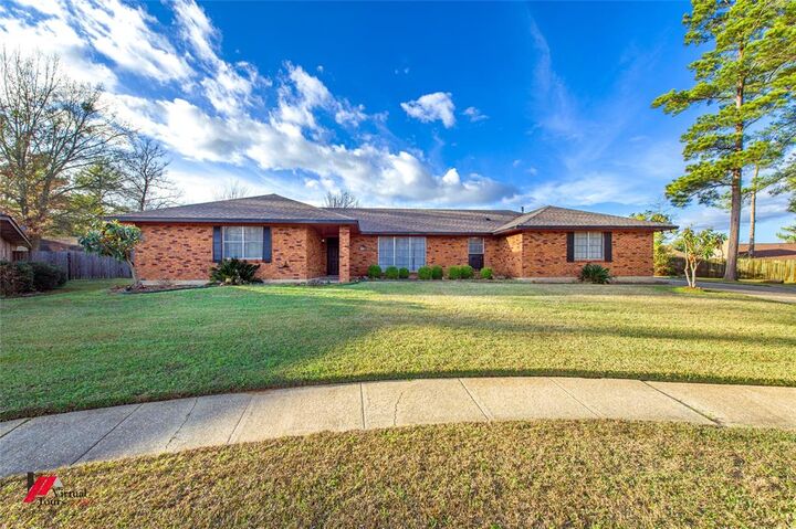 Property Photo:  1806 Old Oaks Street  LA 71119 