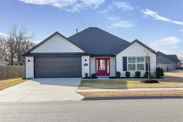 Property Photo:  331 W Taverner Xing  AR 72730 