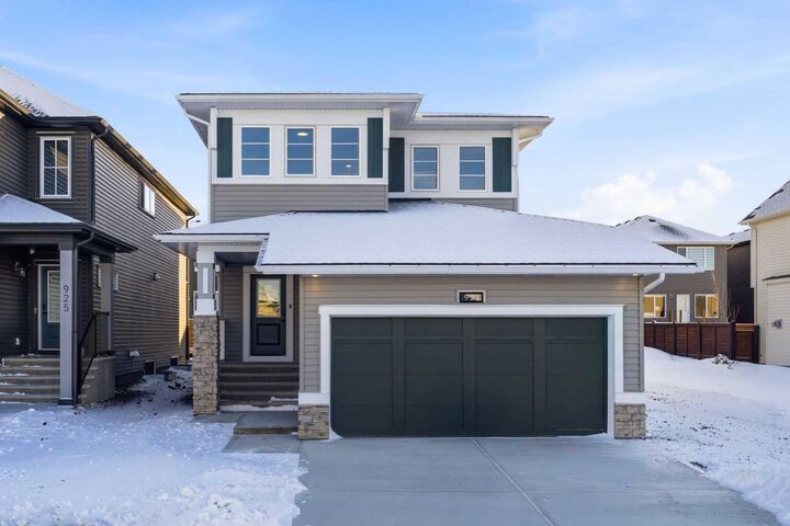 921 Chinook Winds Meadow SW — photo 1