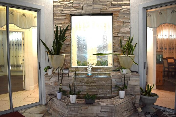 Property Photo: 5542 Oakmont Dr FL 32571