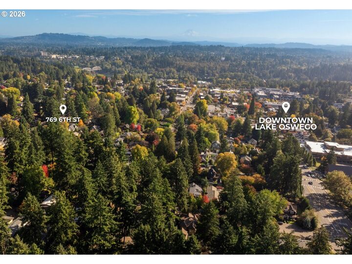 Property Photo:  769 6th St  OR 97034 