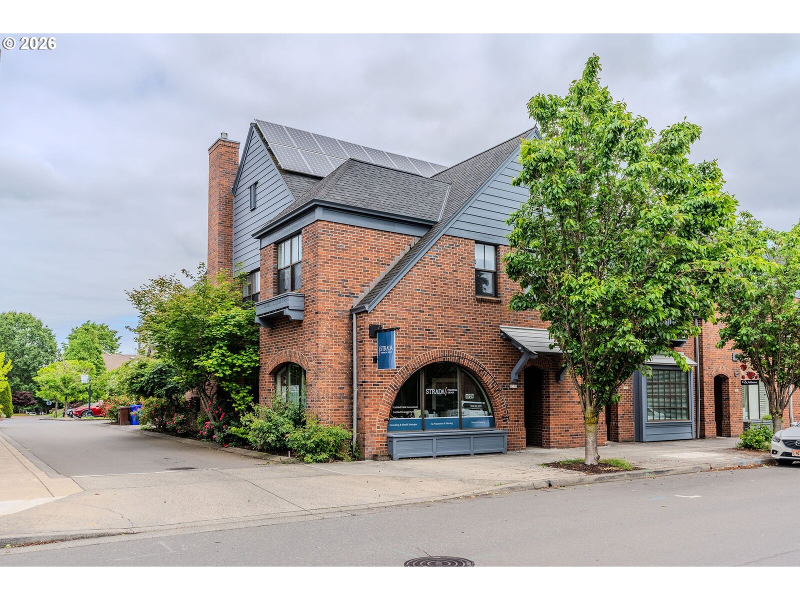 Property Photo:  1510 NE Village St  OR 97024 