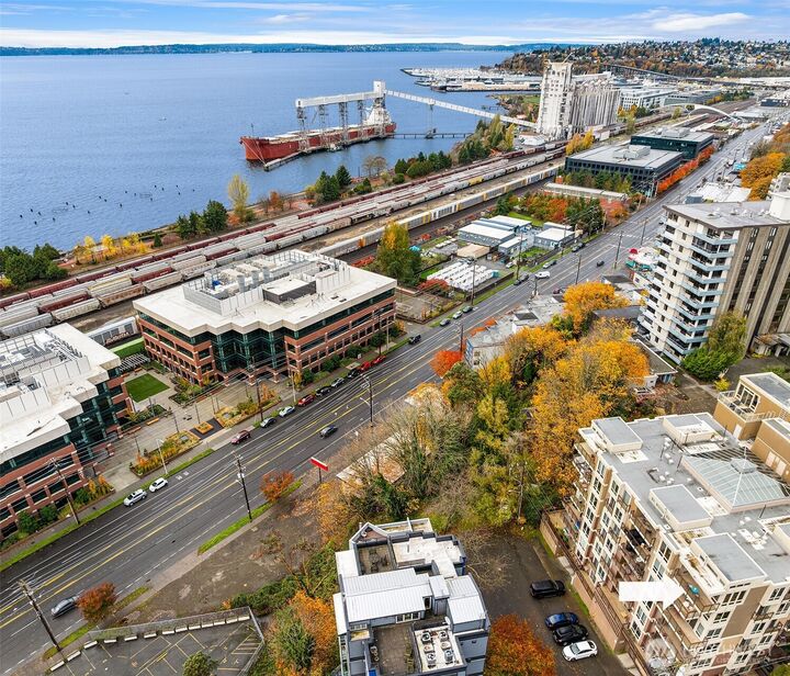 Property Photo:  500  5th Avenue W 705  WA 98119 