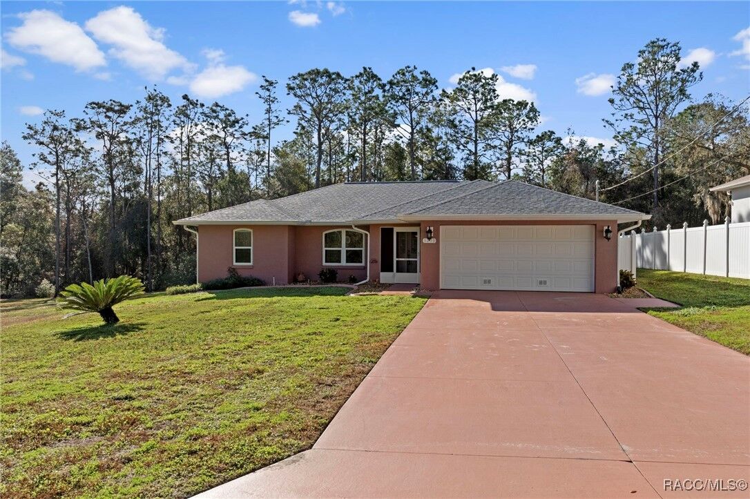 Property Photo: 3250 E Rogers Street FL 34453