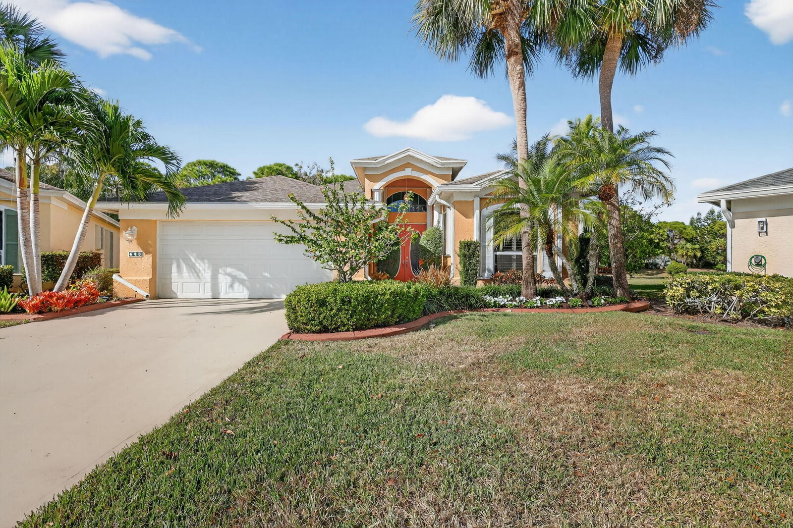 Property Photo: 645 NW Venetto Court FL 34986