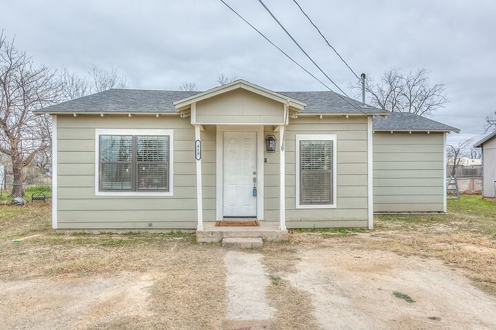 Property Photo:  419 E 29th St  TX 76903 