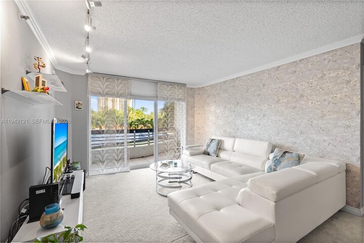 Property Photo:  3600 Mystic Pointe Dr 309  FL 33180 