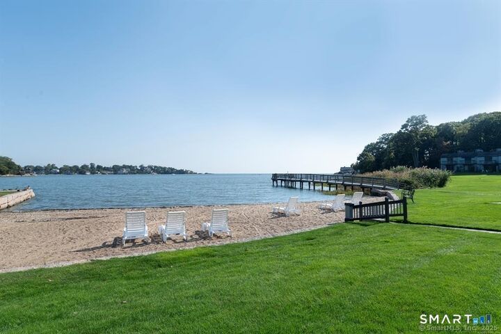 Property Photo:  7 Harbour Village A  CT 06405 
