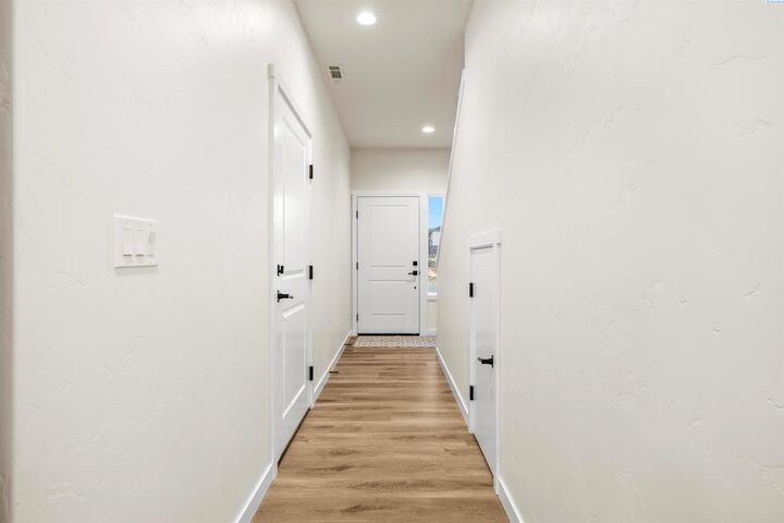 Property Photo:  5837 W 40th Ct  WA 99338 