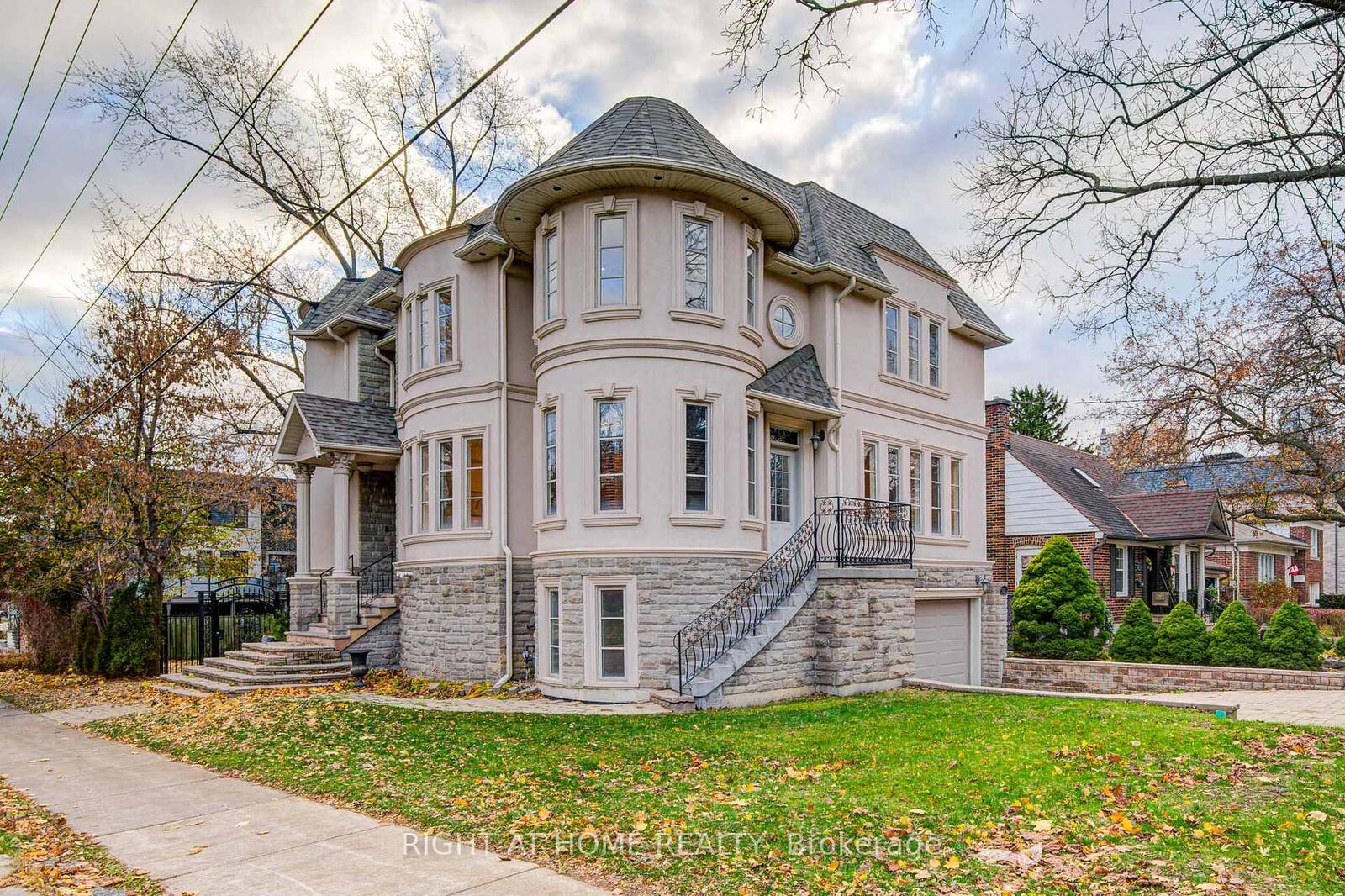 Property Photo: 125 Kingsdale Avenue ON M2N 3W5