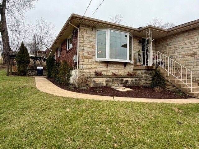 Property Photo:  2201 Parklyn Street  PA 15234 