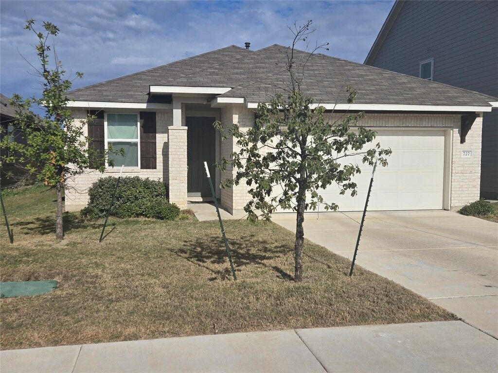 Property Photo:  727 Gray Fox Loop  TX 78634 