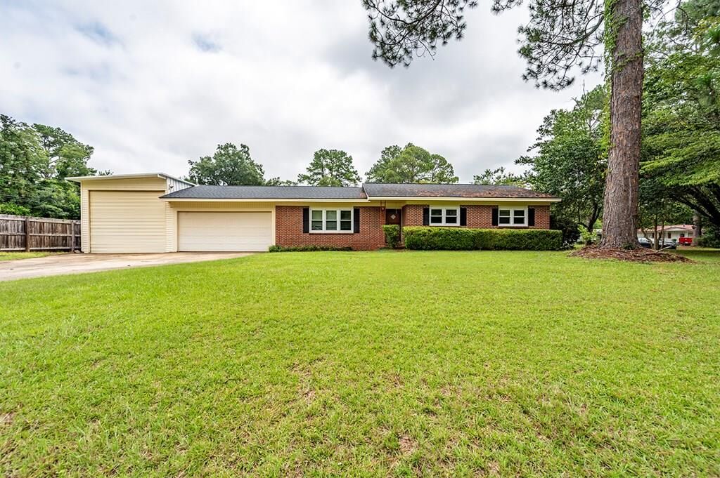 Property Photo:  2300 Hilltop Drive  GA 31707 