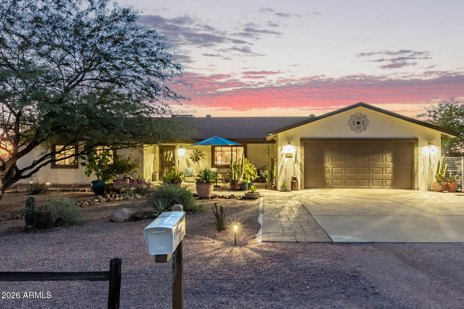Property Photo:  164 S Sixshooter Road  AZ 85119 