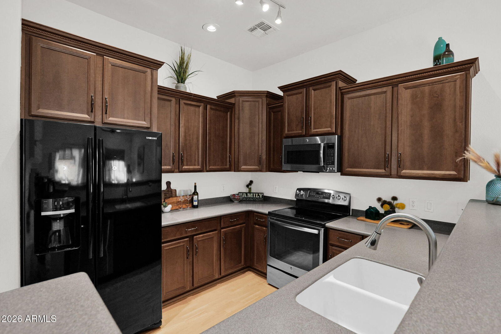 Property Photo:  2402 E 5th Street 1646  AZ 85288 