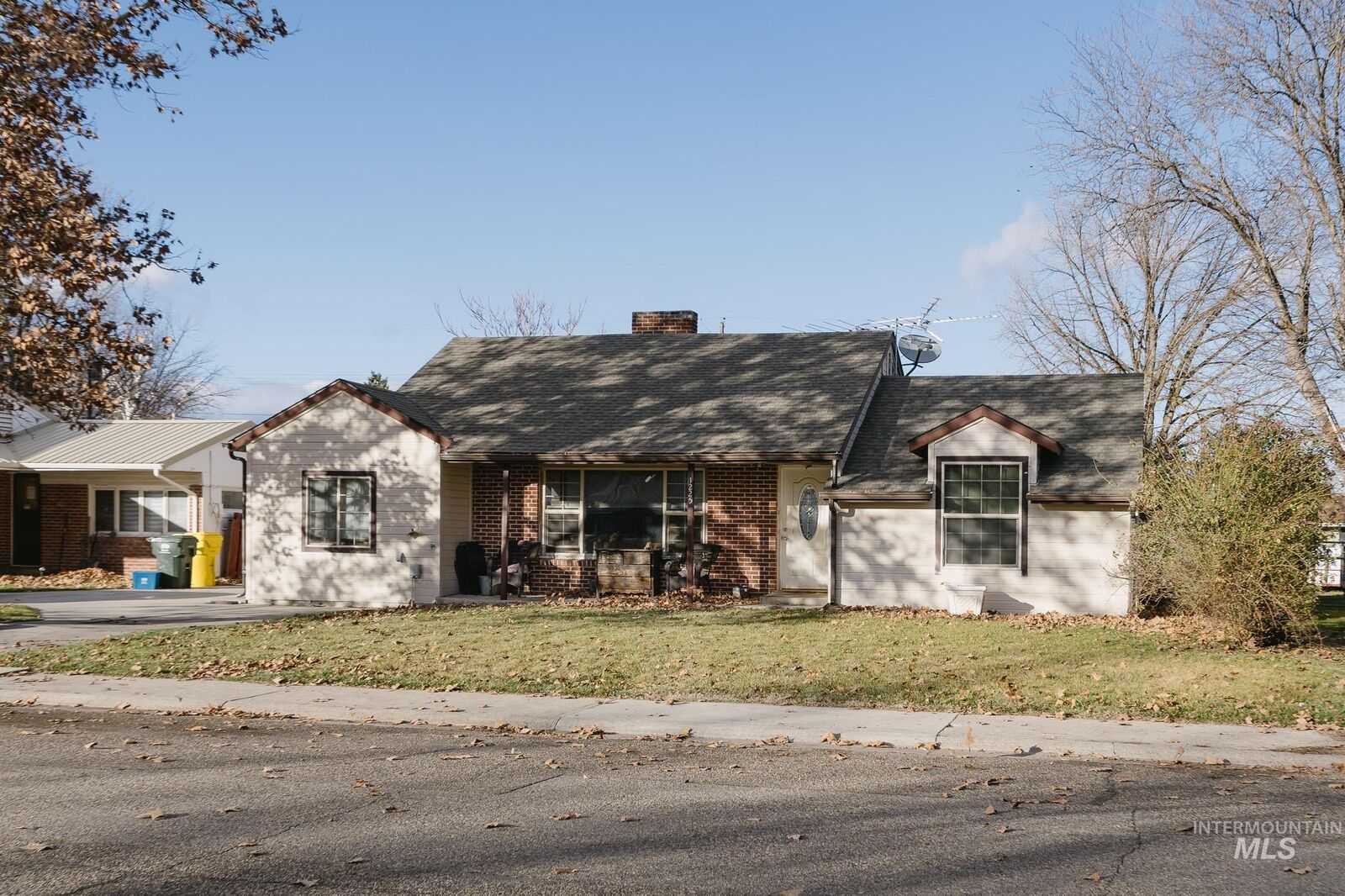 Property Photo:  1225 SW 3rd Avenue  OR 97914 