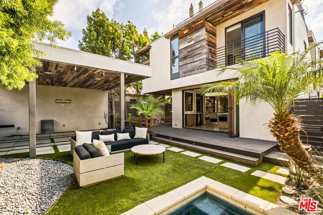 Property Photo:  3108 Yale Ave  CA 90292 