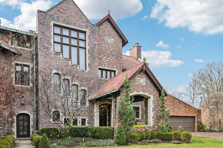 Property Photo:  1427 Roxbury Road  OH 43212 