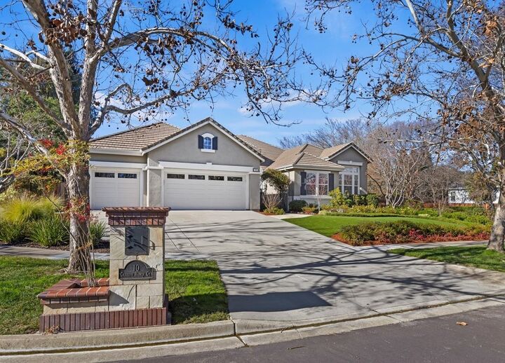 Property Photo:  10 Casolyn Ranch Ct  CA 94506 