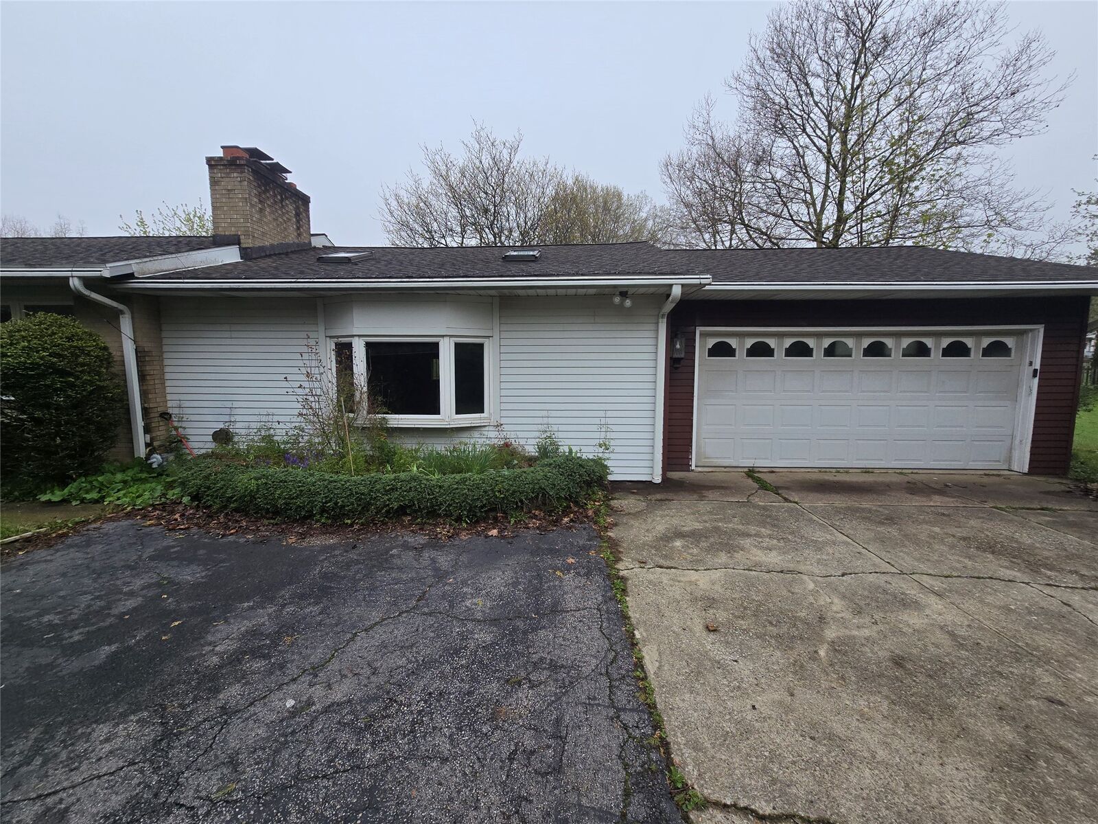 Property Photo:  4720 Lawndale Drive  PA 16506 