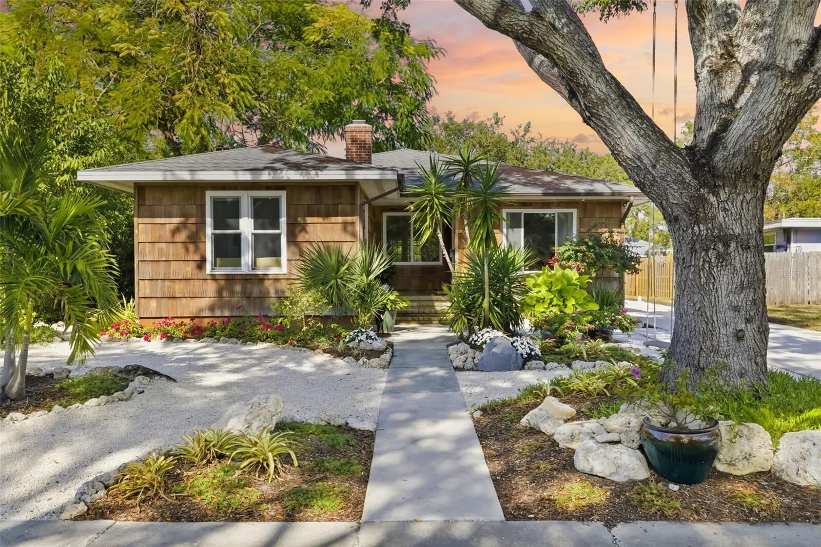 Property Photo:  2502 15th Avenue W  FL 34205 