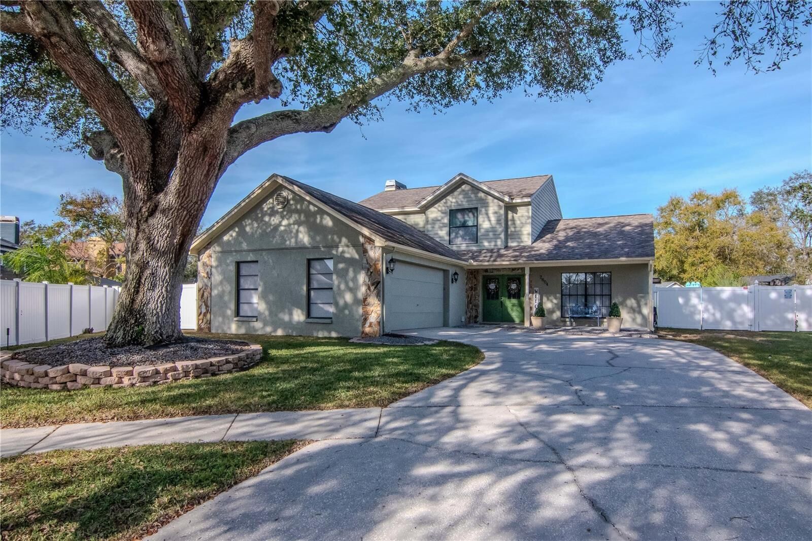 Property Photo:  2604 Goldcrest Place  FL 33596 