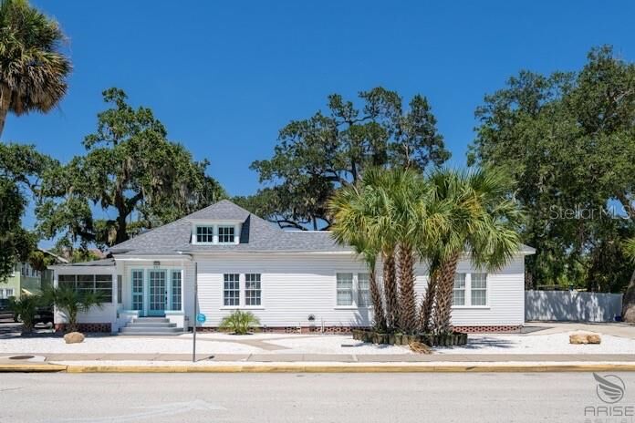 Property Photo:  301 Live Oak Street  FL 32168 