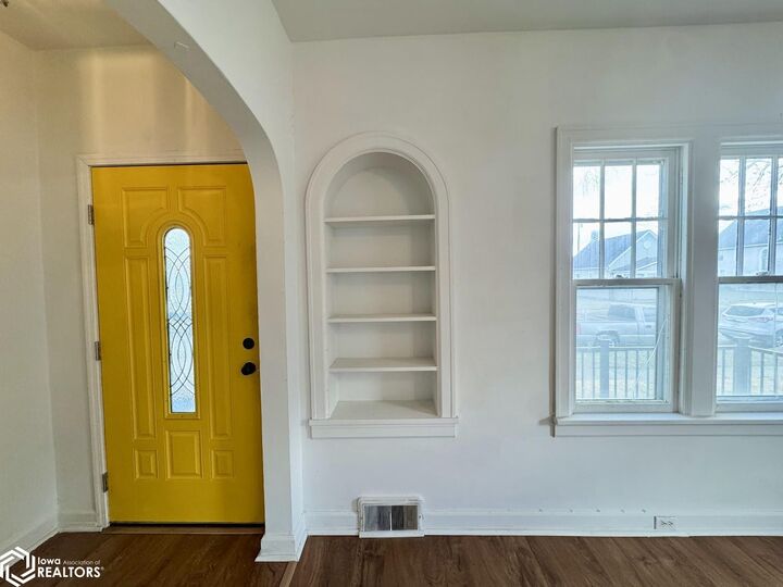 Property Photo:  905 S 10th Street  IA 52601 