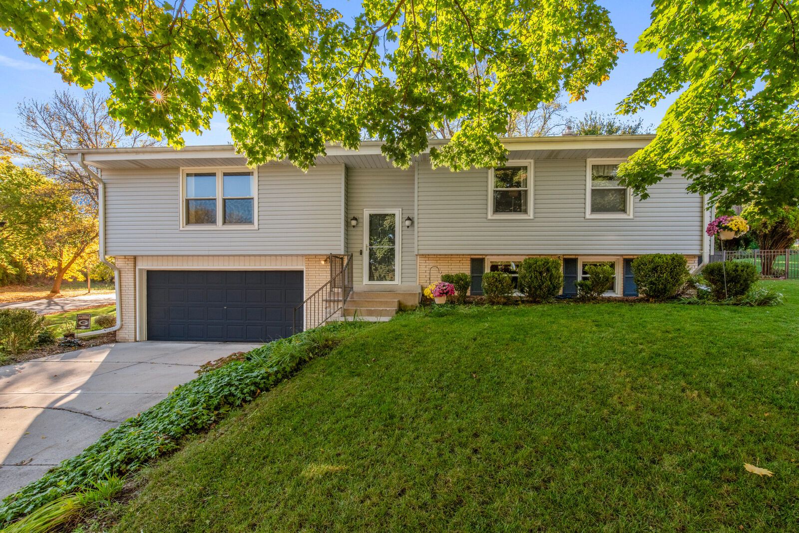 Property Photo:  2212 Gatekeeper Ct  WI 53188 