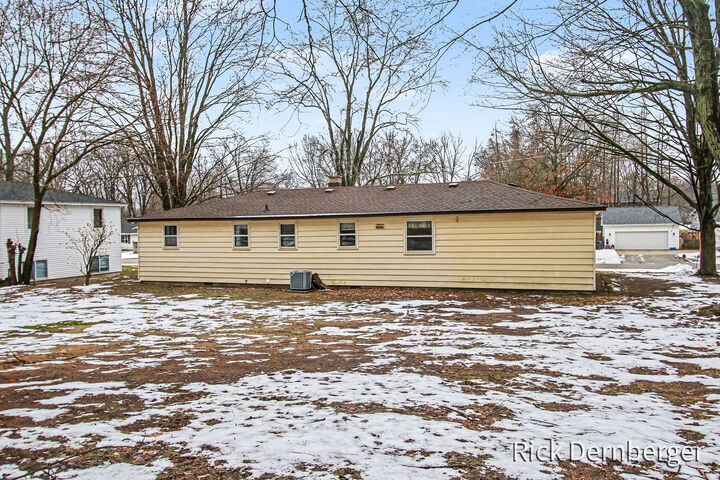 Property Photo:  611 Hayes Street  MI 49424 
