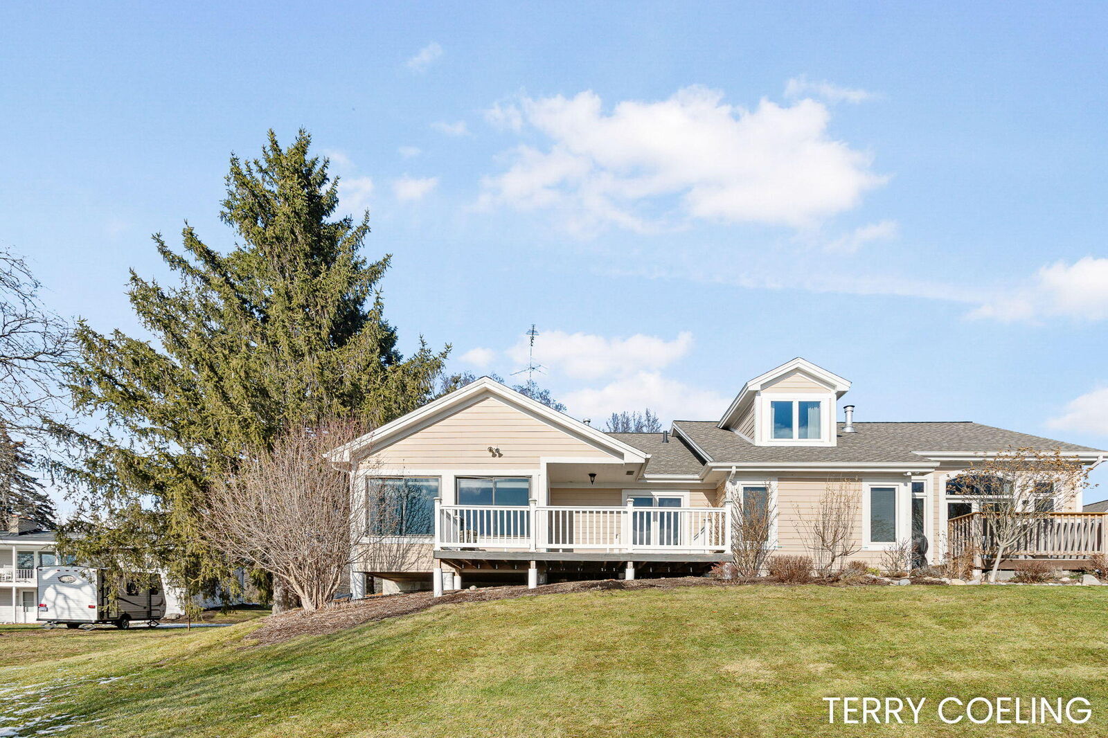 Property Photo:  2868 Grand Isle Drive NE  MI 49306 