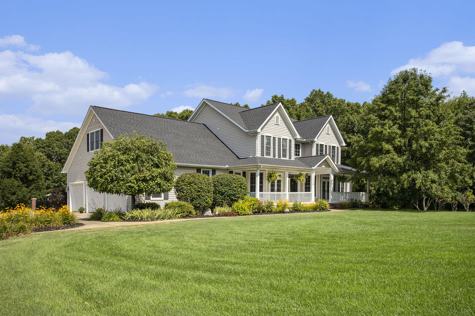 Property Photo:  13028 Harper Crossing  MI 49014 