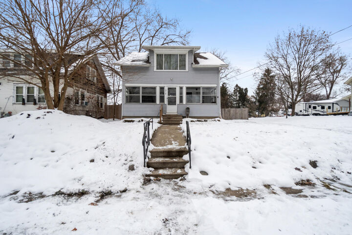 Property Photo:  314 Oakwood Avenue  MI 49203 