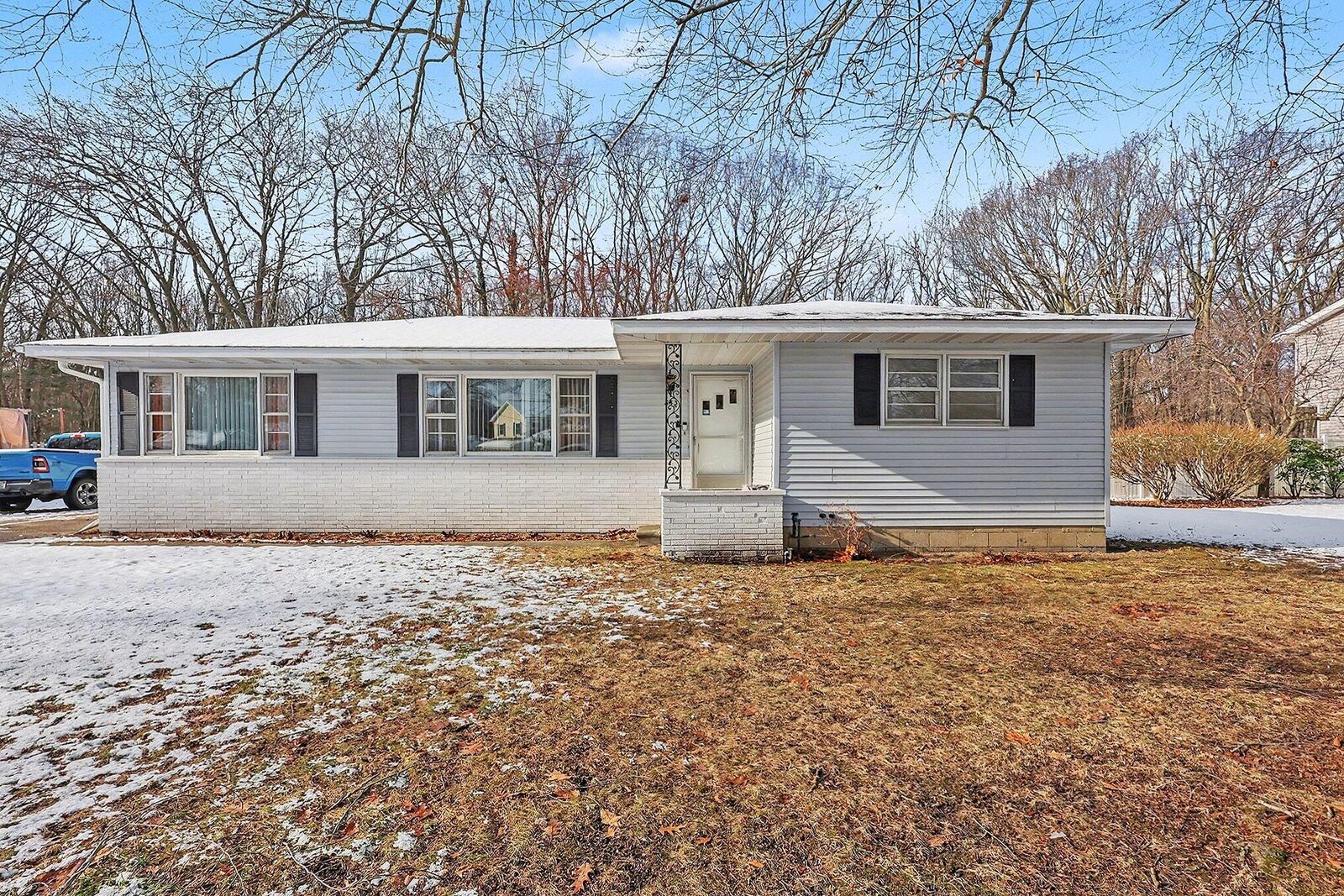 Property Photo:  833 Winslow Court  MI 49441 
