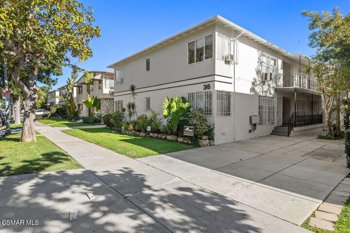 Property Photo:  316 Doheny Drive  CA 90211 