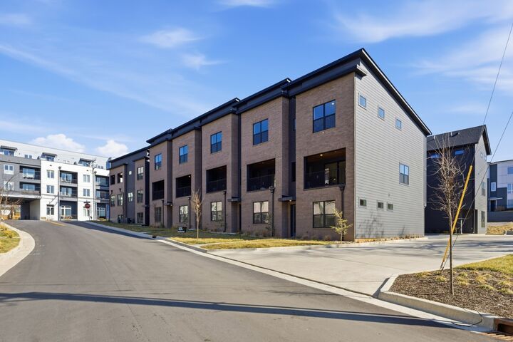 Property Photo:  977 Dozier Pl 3  TN 37216 