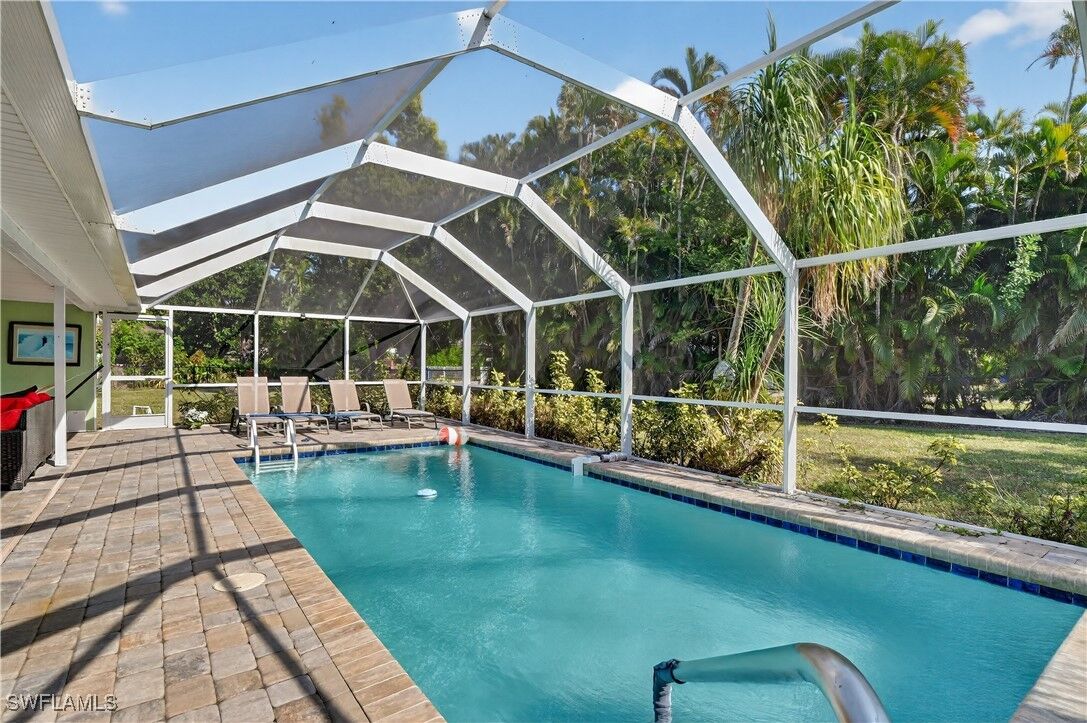 Property Photo: 2741 McGregor Boulevard FL 33901