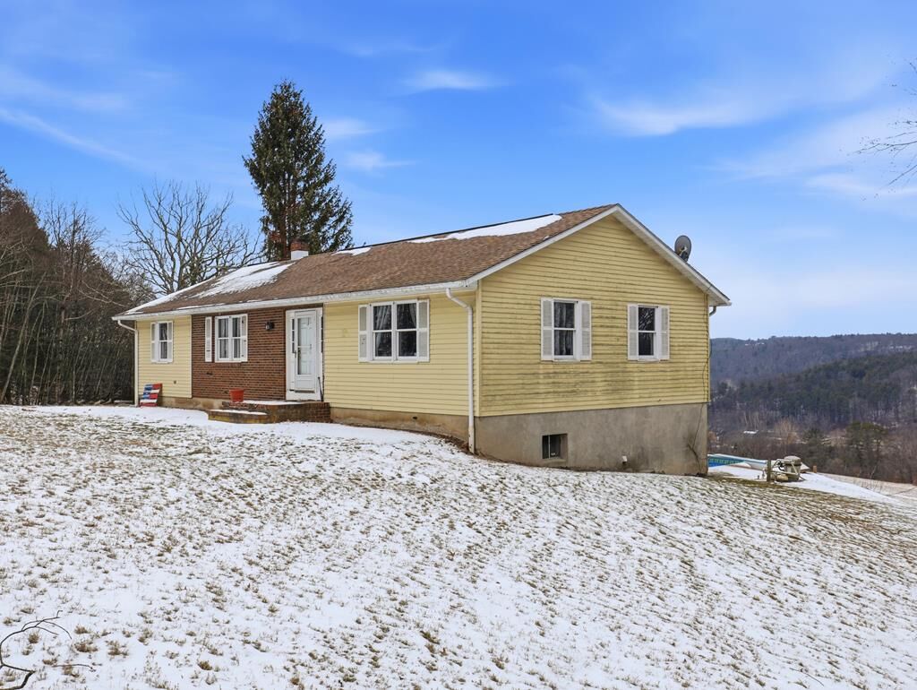 Property Photo:  401 Valley View Rd  PA 18853 