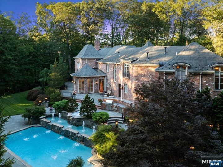 Property Photo:  47 Fox Hedge Road  NJ 07458 