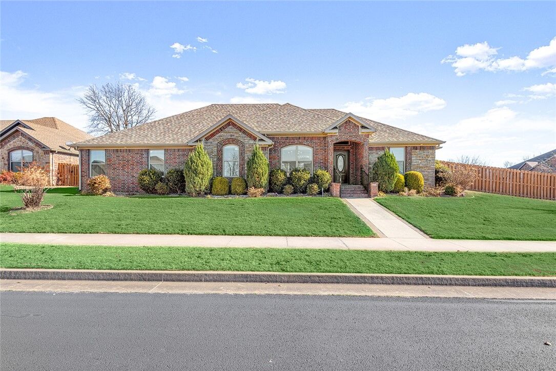 Property Photo: 2703 SW Brancliff Road AR 72713