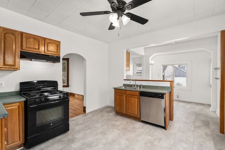 Property Photo:  29 Sunnymeade Ave  MA 01020 