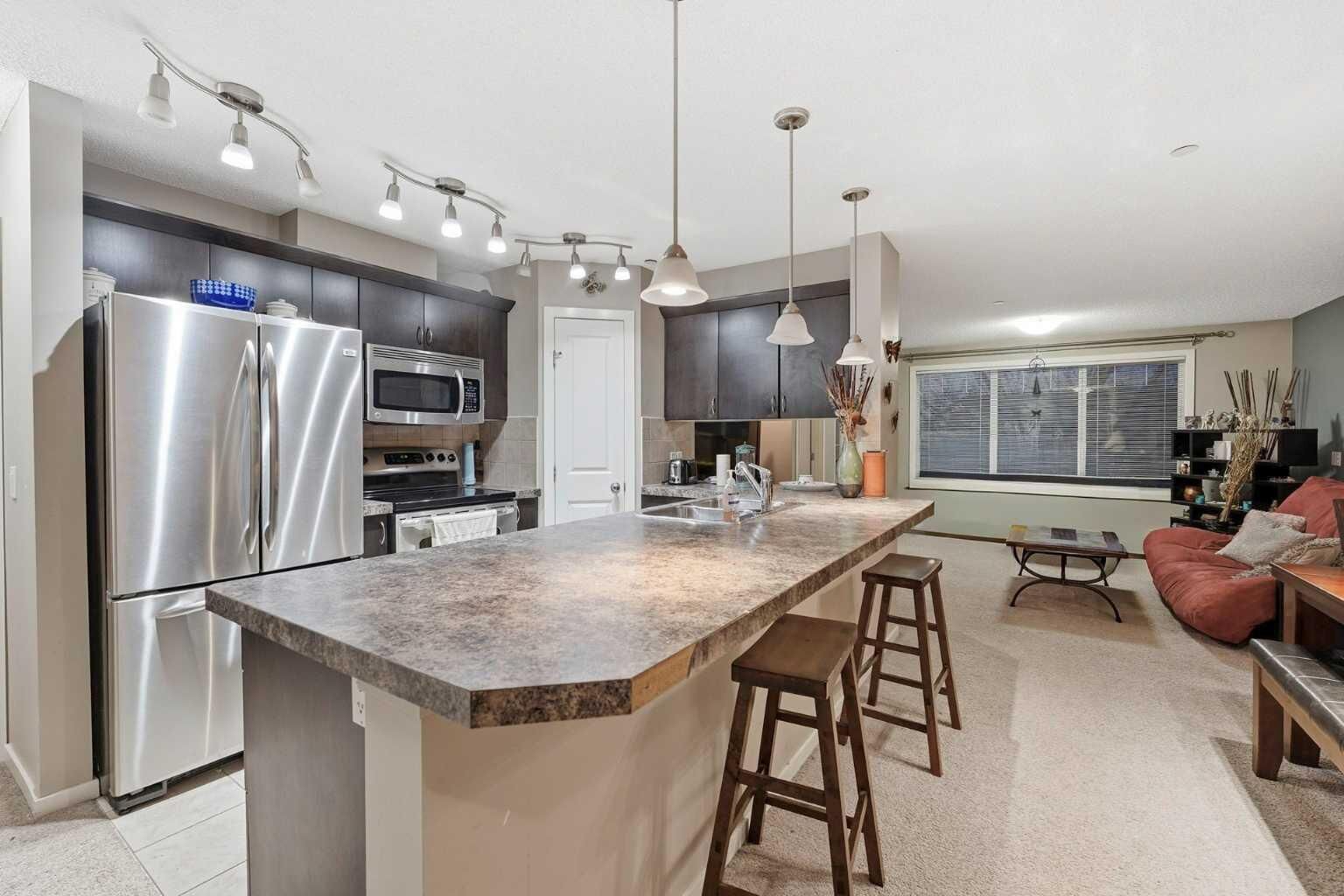 Property Photo:  4 Kingsland Close SE 1213  AB T4A 0J3 