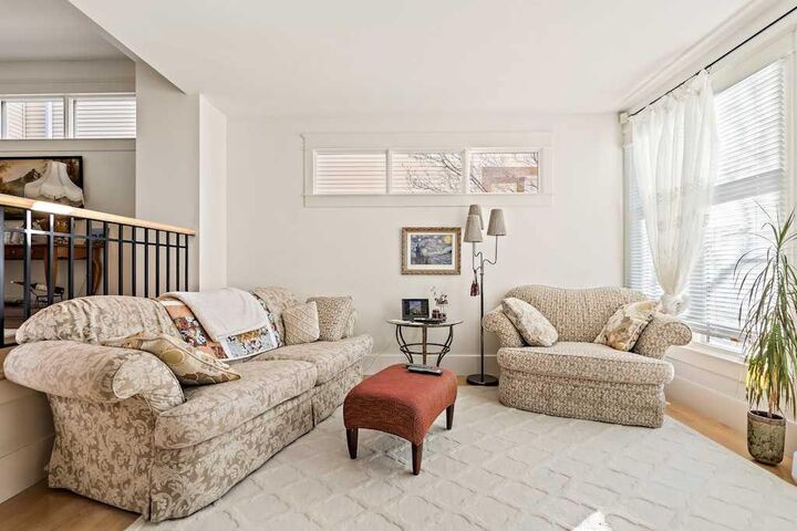 Property Photo:  926 8 Avenue SE  AB T2G 0M3 